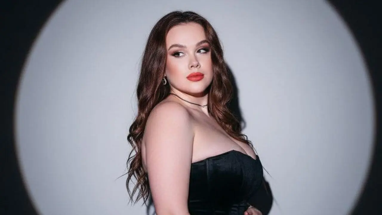 AvaKiss Porn Vip Show